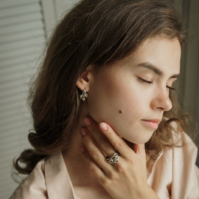 Silver earrings with diamonds: Sweet moment