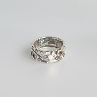 Silver ring: Roses